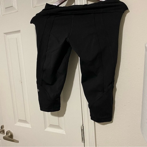 Lululemon Crop Leggings run for your life Sz 6 - Picture 7 of 8